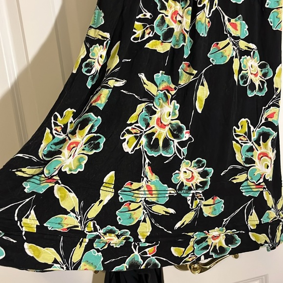 Floral Black Sleeveless Dress - Picture 4 of 5